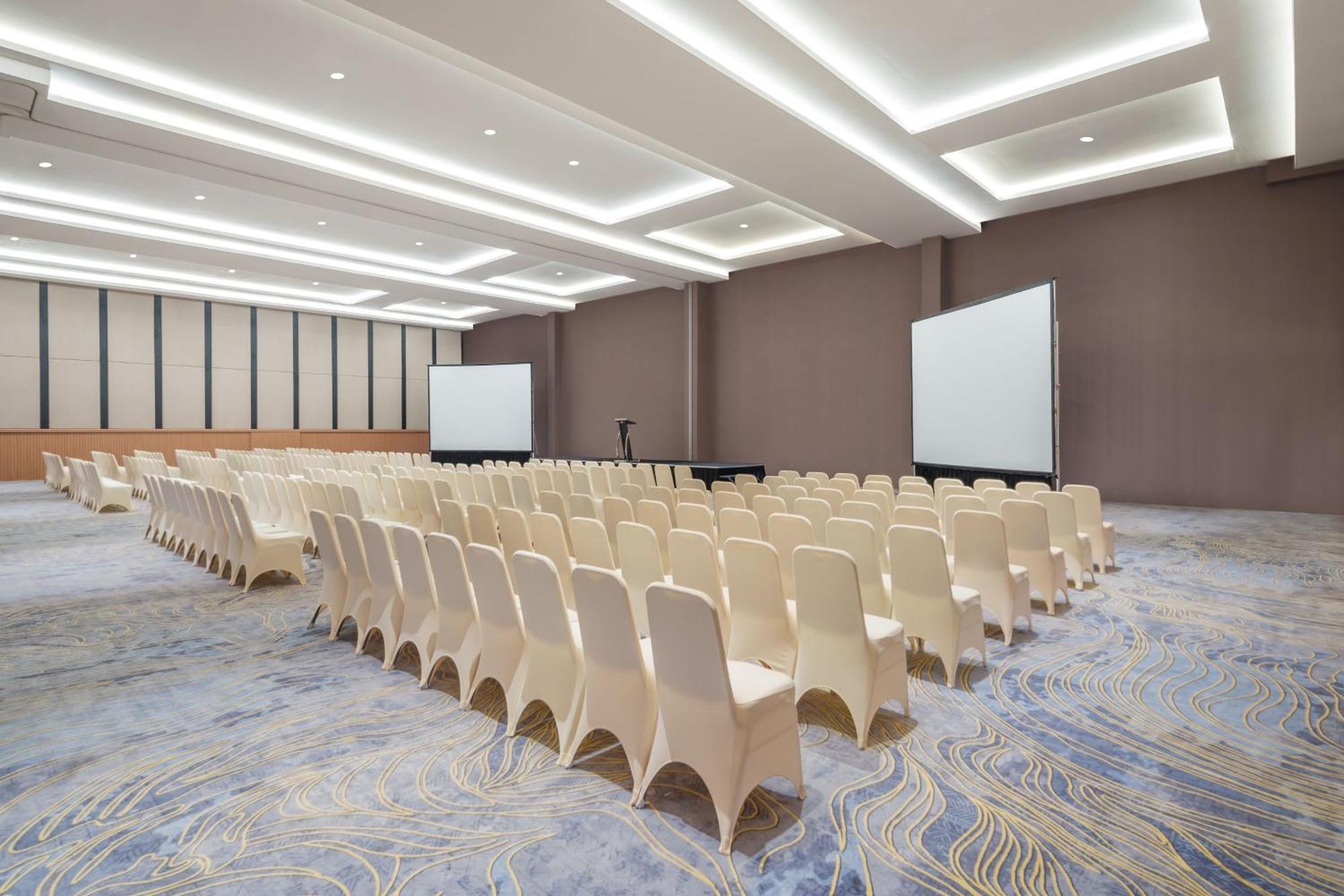 Hotel Santika Blitar Εξωτερικό φωτογραφία