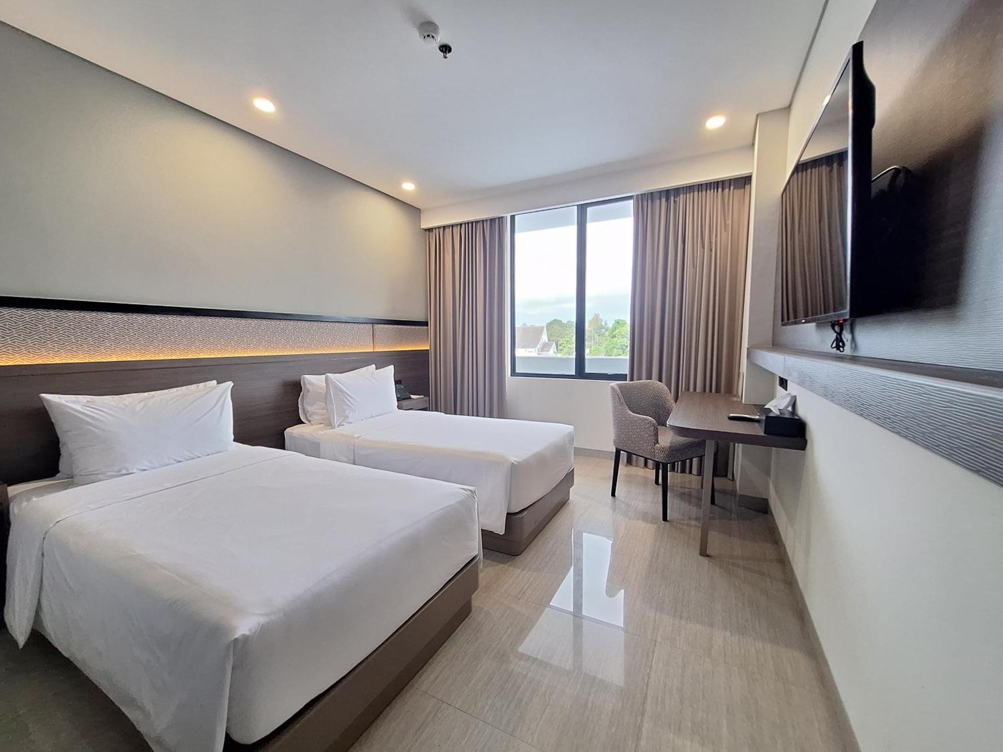 Hotel Santika Blitar Εξωτερικό φωτογραφία